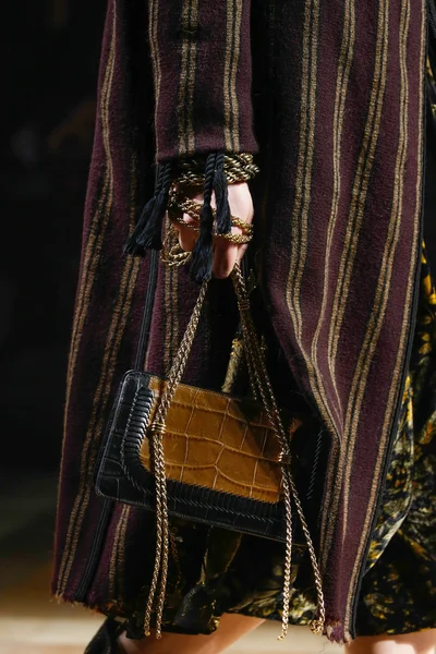 Look 72